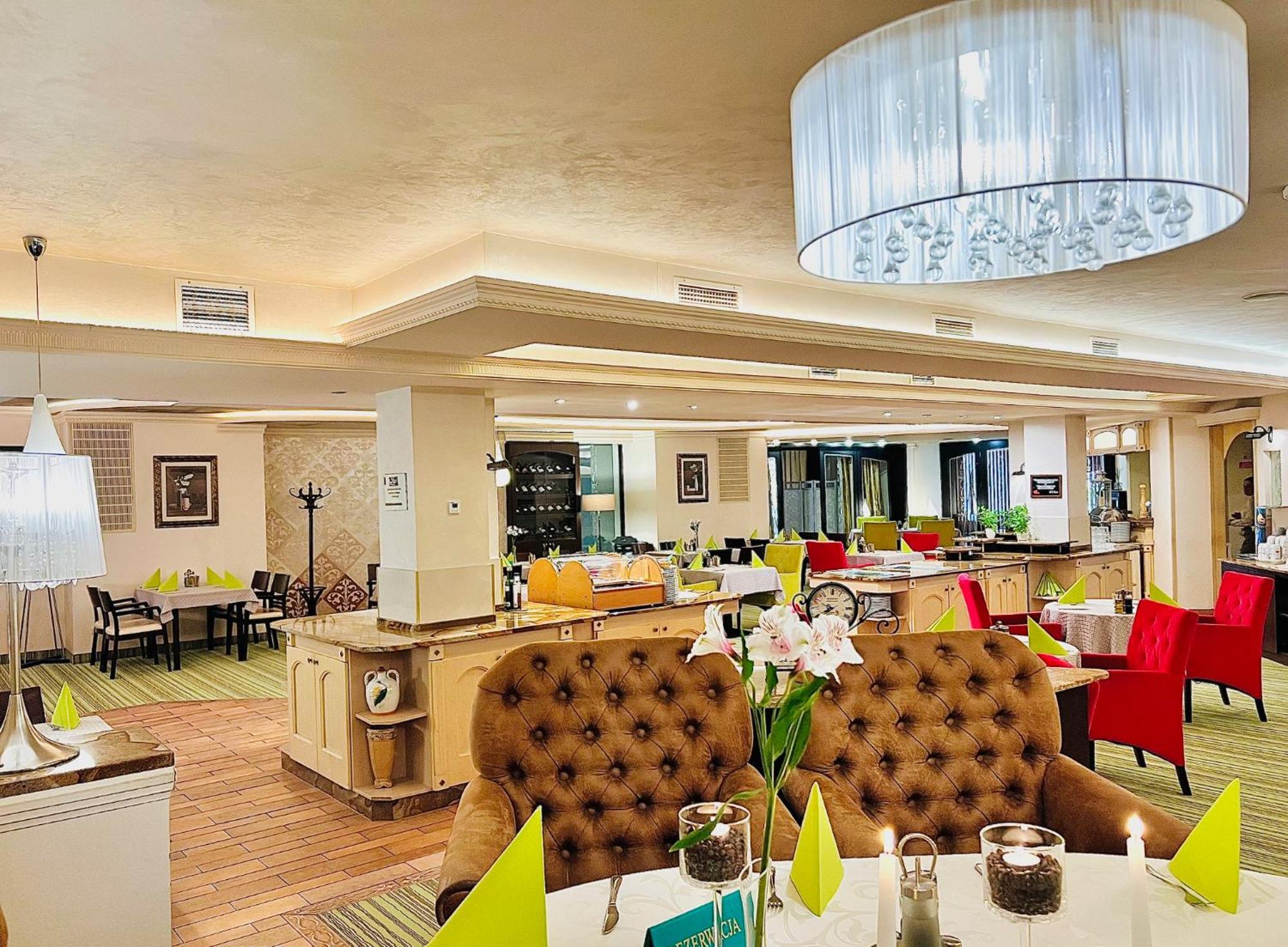 Papuga Park Hotel Wellness Marrakesz & Spa ビエルスコ・ビアバ エクステリア 写真
