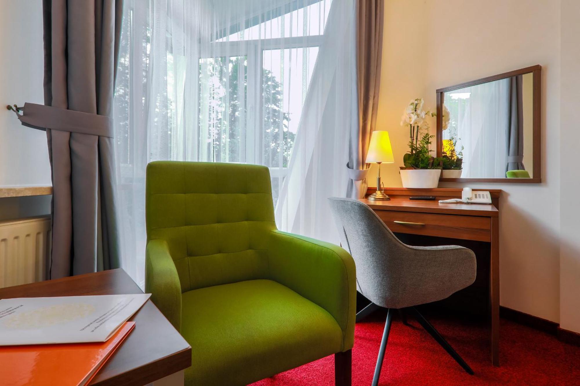 Papuga Park Hotel Wellness Marrakesz & Spa ビエルスコ・ビアバ エクステリア 写真